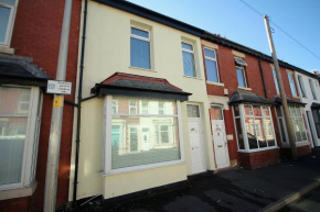 Tower View House - 4 Bedroom - Newly Refurbished - 2 Mins walk to Beach